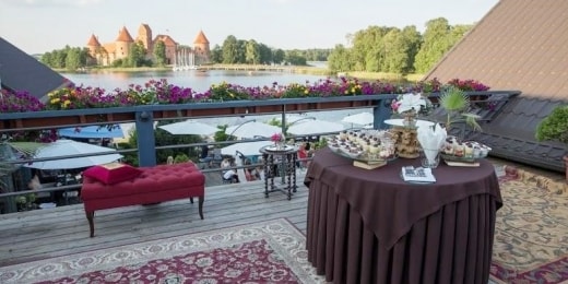 apvalaus stalo klubas vaizdas