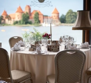 apvalaus stalo klubas aplinka