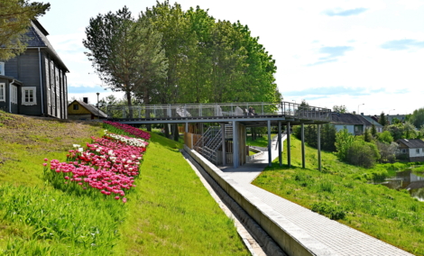 Apžvalgos aikštelė prie Pakruojo sinagogos (2)