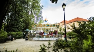 Monika Krilaviciene 2019 Bernardinu parkas karusele vasara diena sumazinta