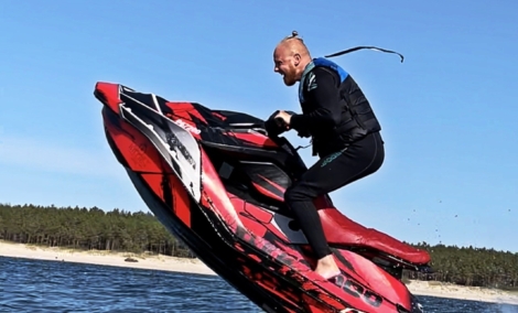Pasiplaukiojimas vandens motociklu 9