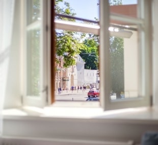 houseys vilnius bright 2