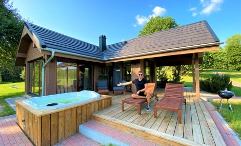 harmony park privatus namelis su sukurine vonia