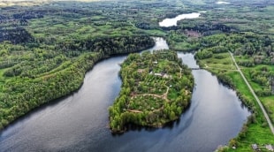 Obuolių sala, Grobuosto ežeras