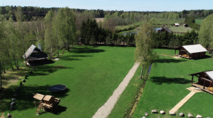 Poilsis Kalniaus sodyboje iš viršaus