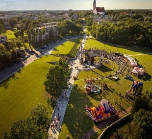 Saulės laikrodžio aikštė panorama