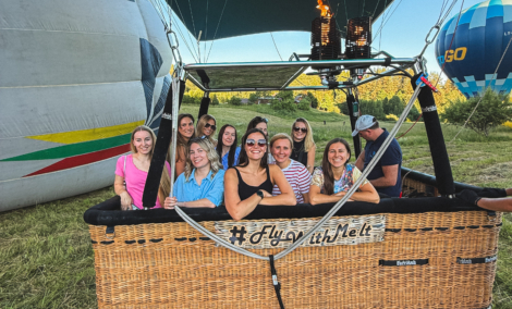 Mergvakaris, oro balionas