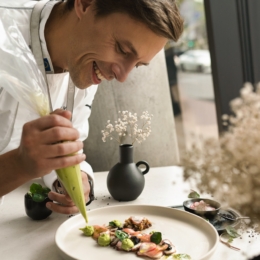 vakariene solt dining courtyard by marriott