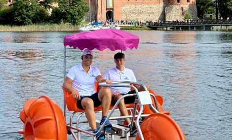 Plaukiojantis traktorius Trakuose