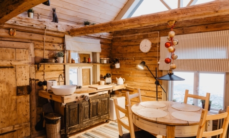 Vienkiemio oazė, namelis, kubilas Large