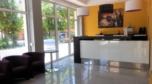 Reception and lobby 2