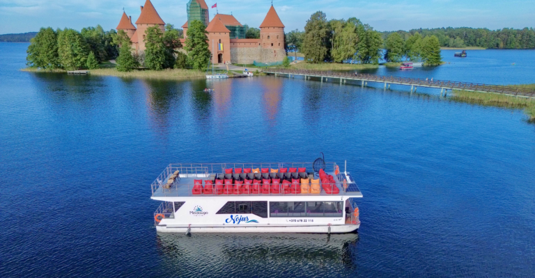 Plaukimas laivu, jachta