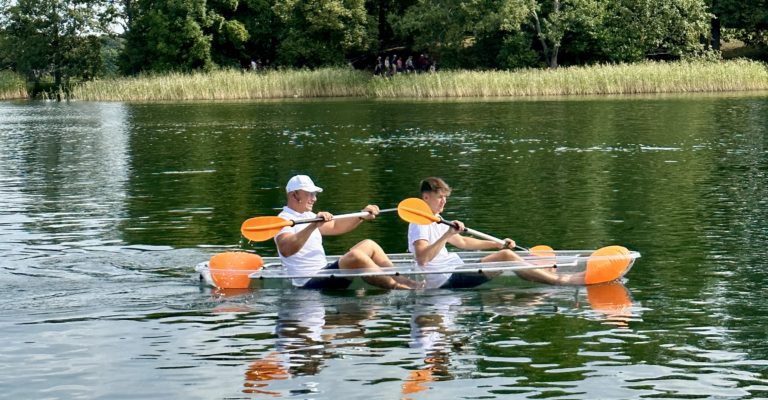 Plaukimas skaidria baidare