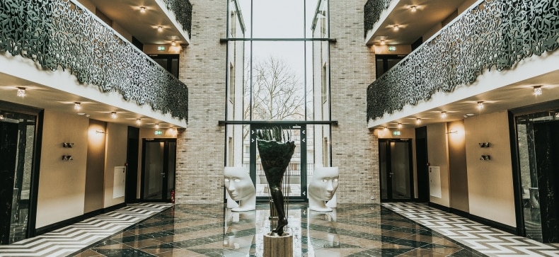 „Amsterdam Plaza“
