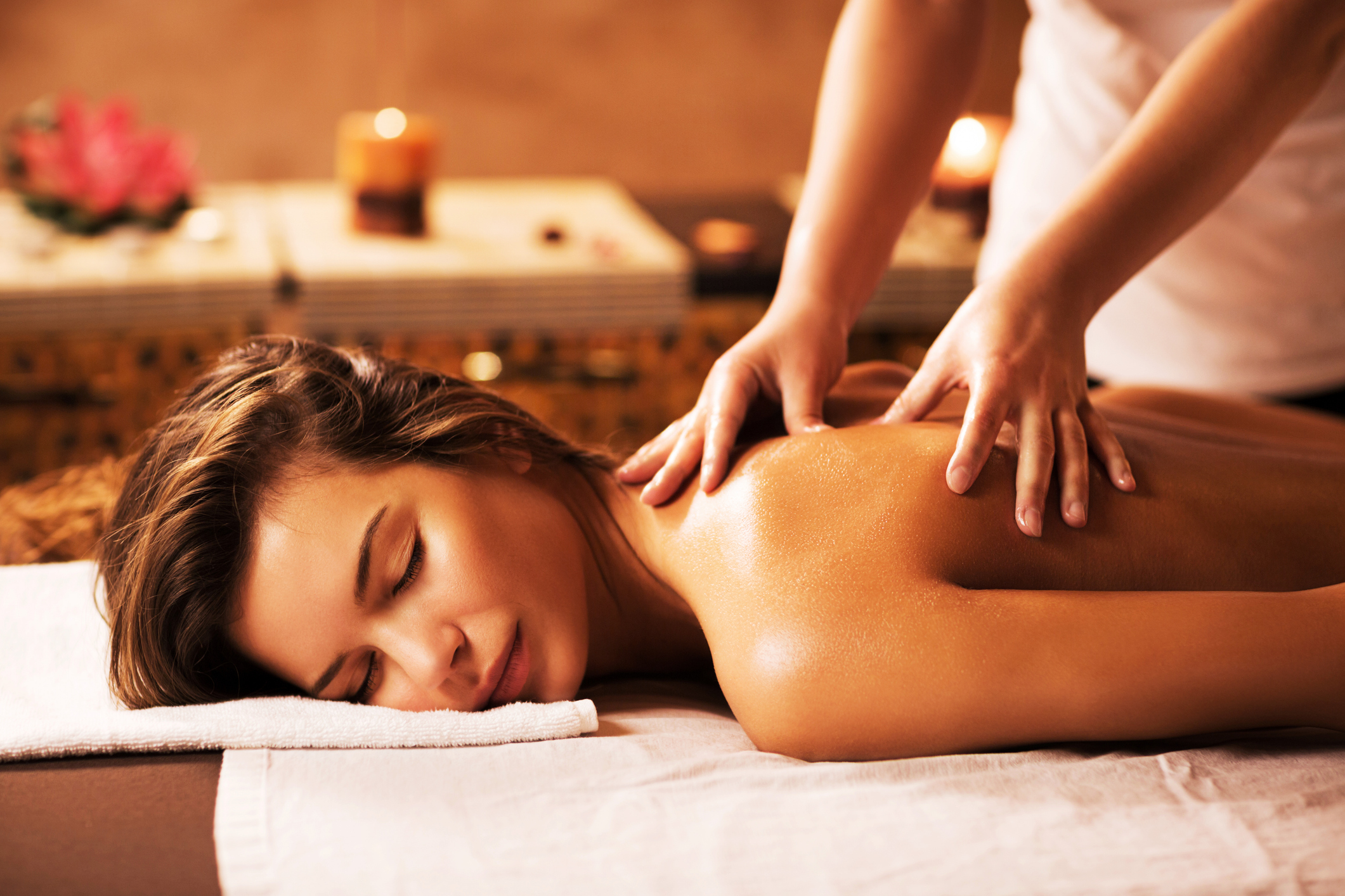 Массаж фото. Массаж для женщин барнаул. Спортивный массаж. Спа на белом фоне. Мир релакс массаж.