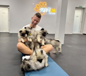Puppy Yoga Lietuva, Makalius
